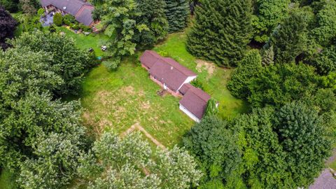 A home in Bloomfield Twp