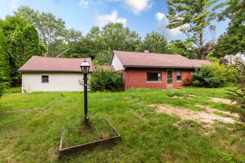 A home in Bloomfield Twp