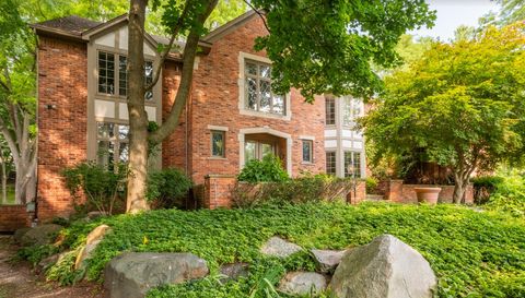 A home in Bloomfield Twp