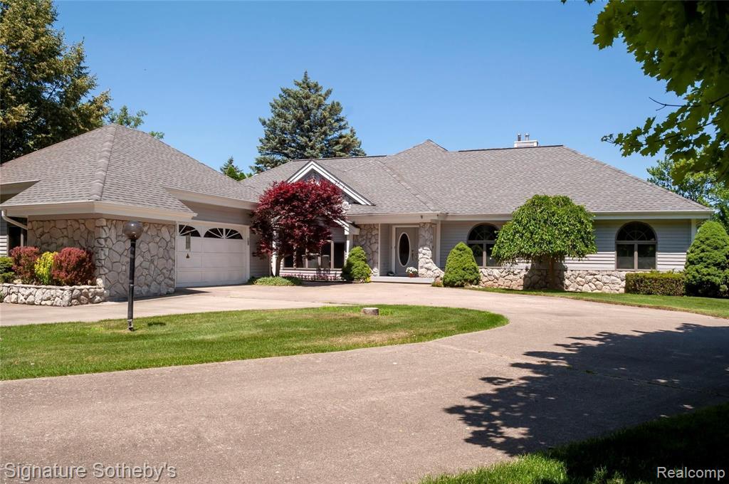2020 LAKE ANGELUS Shores