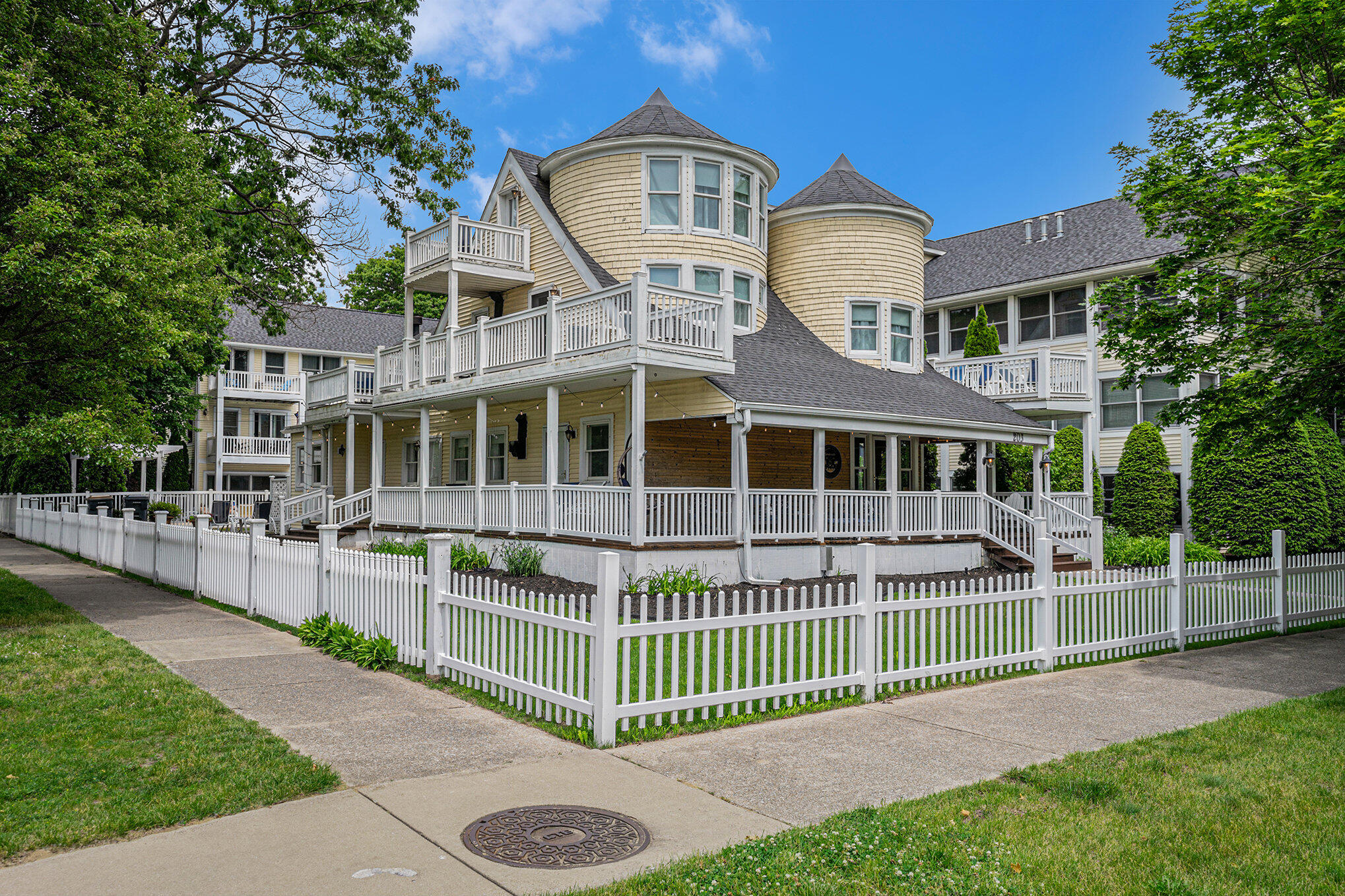 View South Haven, MI 49090 house