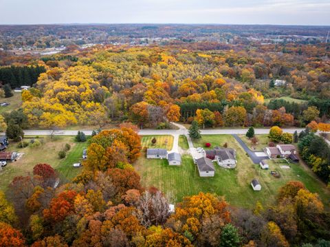 A home in Groveland Twp