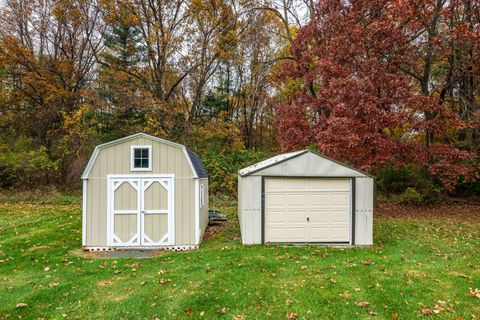 A home in Groveland Twp