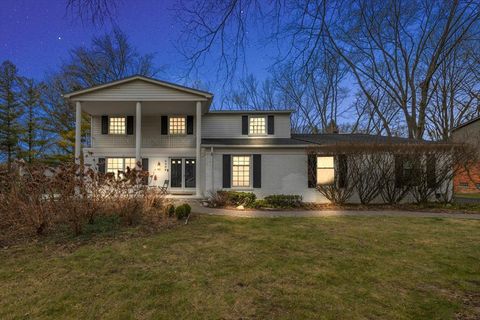 A home in West Bloomfield Twp