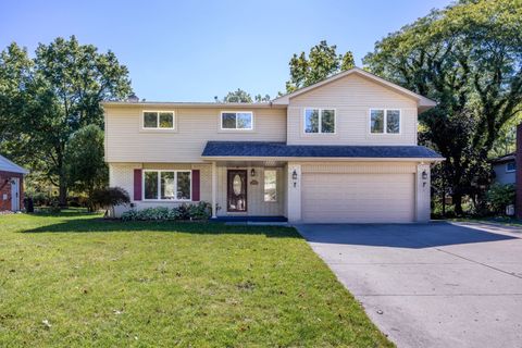 A home in Grosse Ile Twp