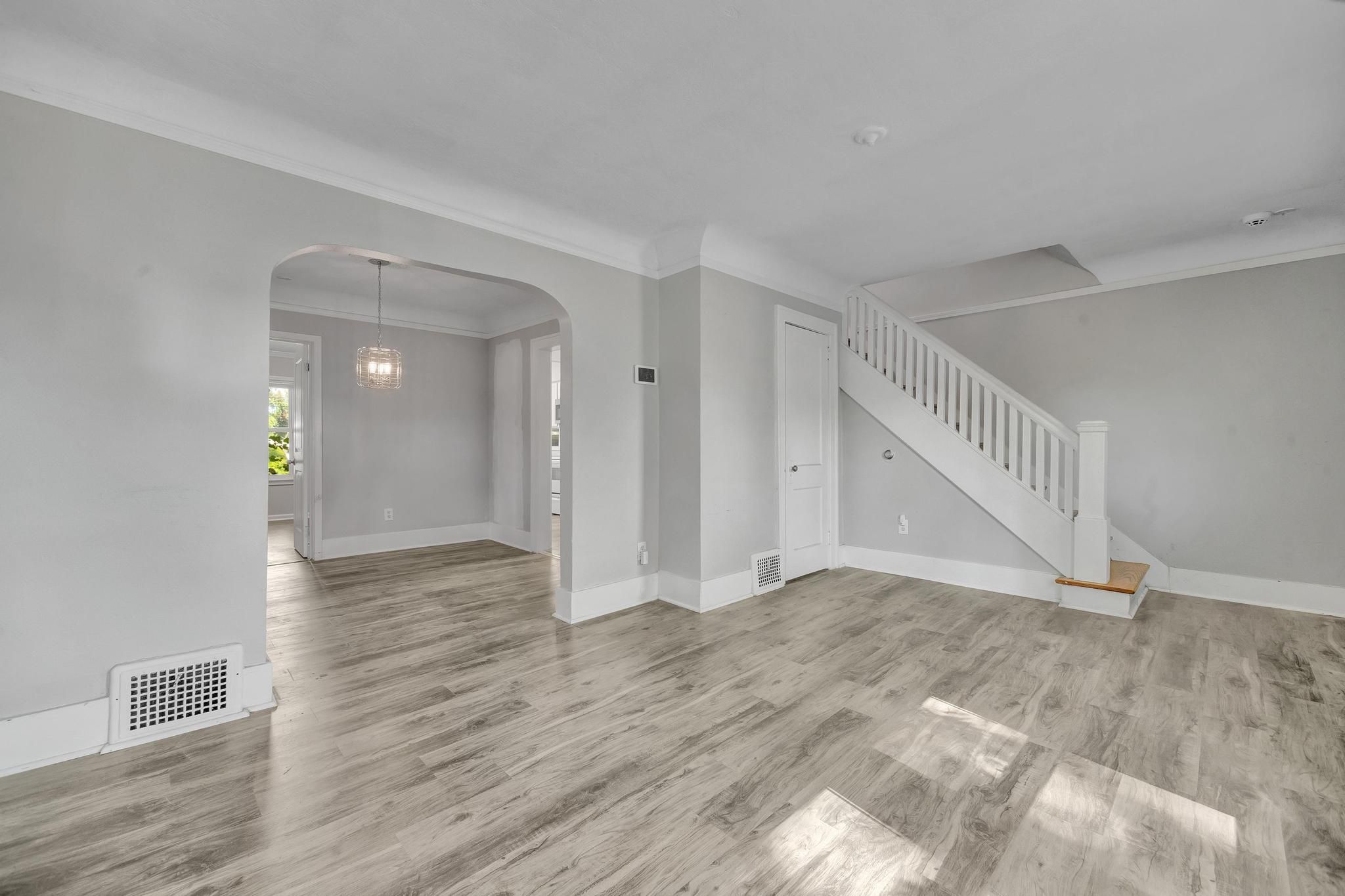 320 W HAYES Avenue