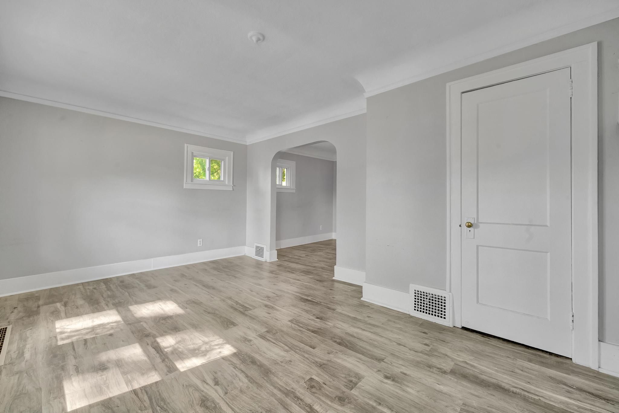 320 W HAYES Avenue