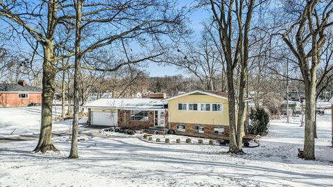 A home in GrosseIleTownship_Wayne