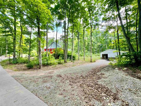 A home in Suttons Bay Twp