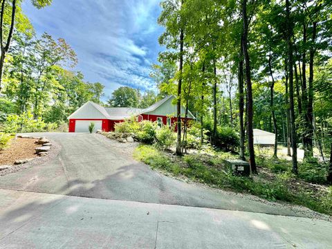 A home in Suttons Bay Twp