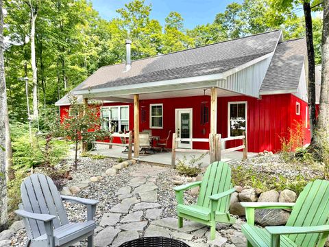 A home in Suttons Bay Twp