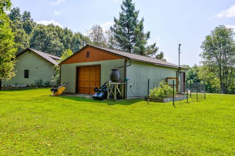 A home in Unadilla Twp