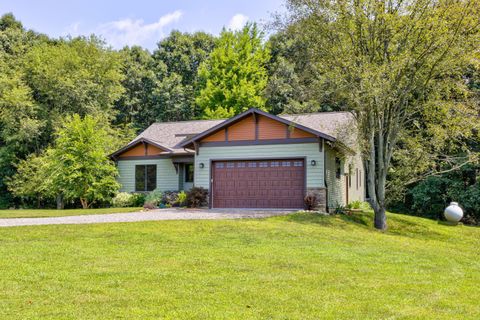 A home in Unadilla Twp