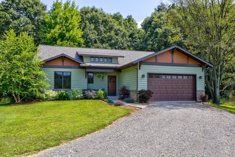 A home in Unadilla Twp