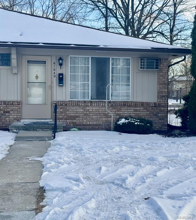61049 Heritage Blvd 8

                                                                             South Lyon                                

                                    , MI - $95,000