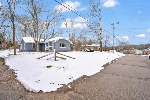 A home in West Bloomfield Twp