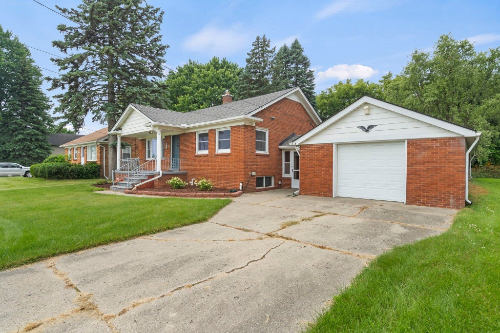 Photo of 48435 ROMEO PLANK Road, Macomb Township, MI 48044 (MLS # 20240044164)