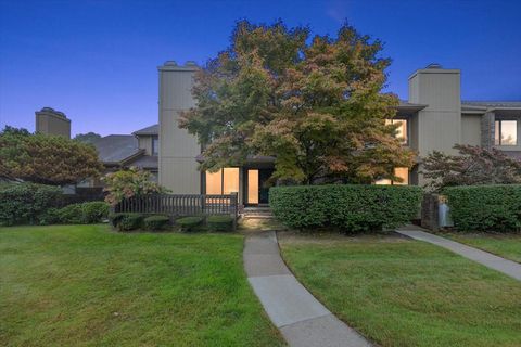 A home in Bloomfield Twp