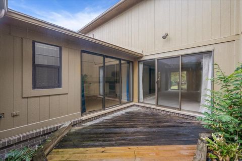 A home in Bloomfield Twp