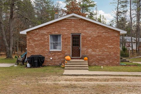 A home in Grayling Twp