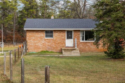 A home in Grayling Twp