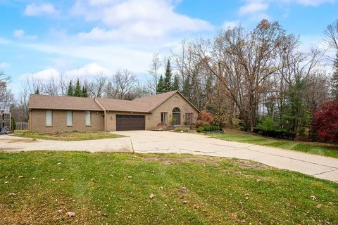 A home in Groveland Twp