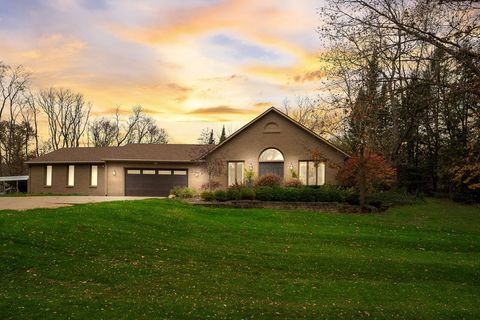 A home in Groveland Twp