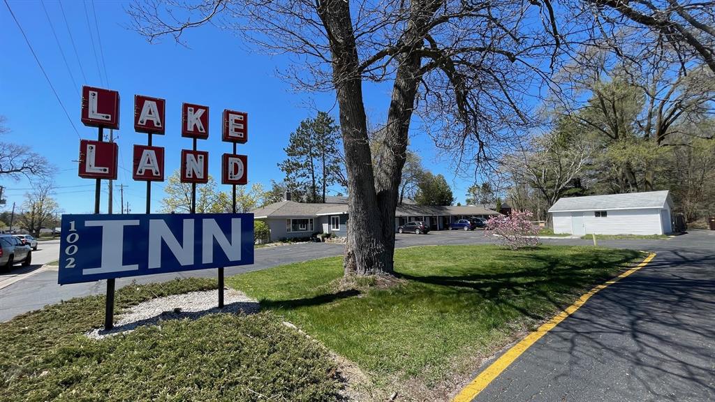 1002 E Colby St, Whitehall, MI 49461