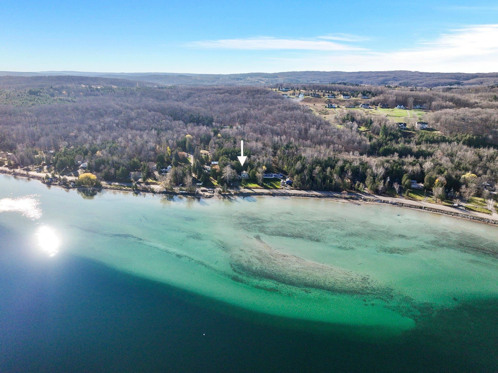 4098 Lakeshore Drive