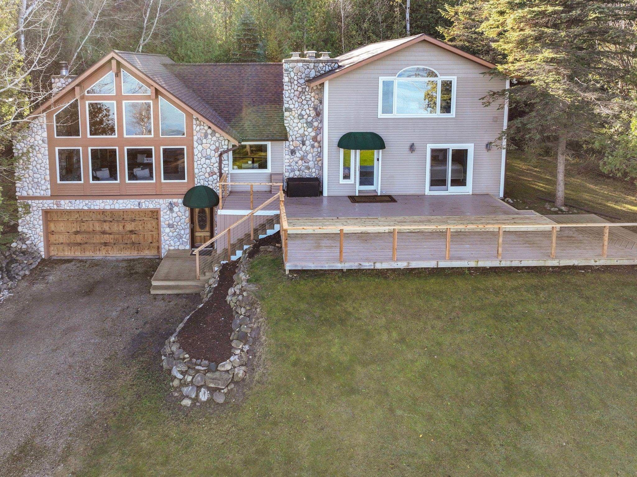 4098 Lakeshore Drive
