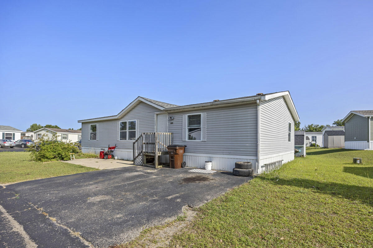 Photo 2 of 20 of 525 E Rainbow Road mobile home