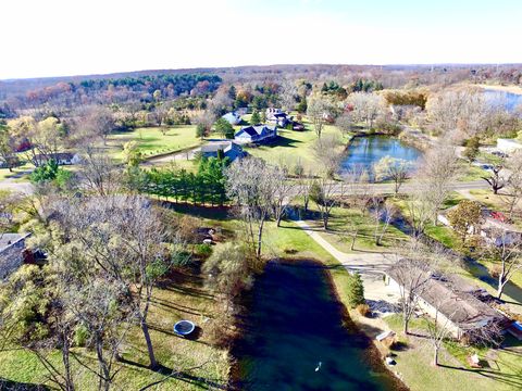 A home in Pinckney Vlg