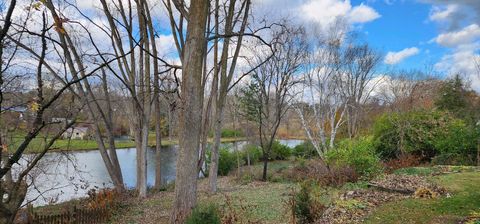 A home in Pinckney Vlg