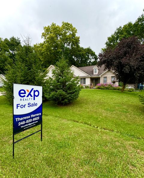 A home in Metamora Vlg