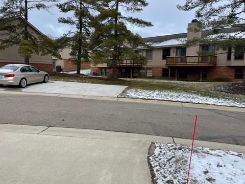 A home in West Bloomfield Twp