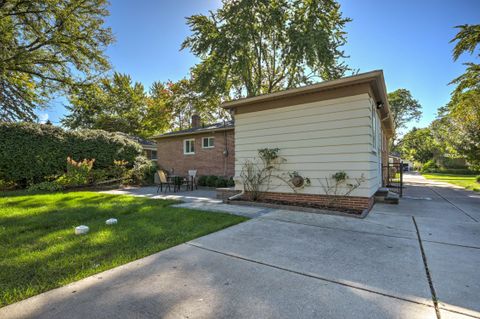 A home in Beverly Hills Vlg