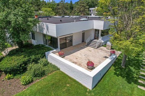 A home in Bloomfield Twp