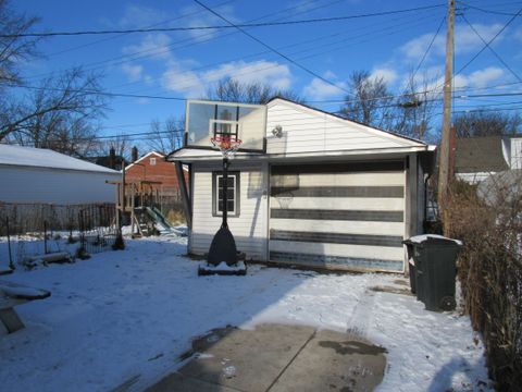 A home in Harper Woods