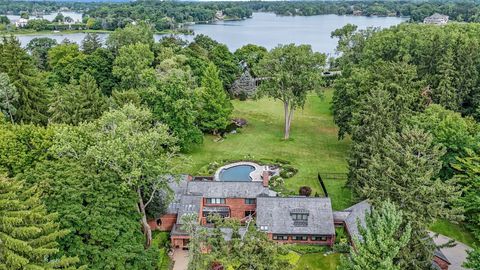 A home in Bloomfield Twp