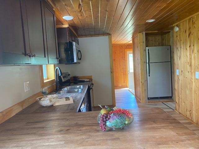 Photo 10 of 44 of 2364 W Sharon Road house