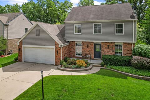 Photo of 660 Essex Drive, Rochester Hills, MI 48307 (MLS # 20230097203)