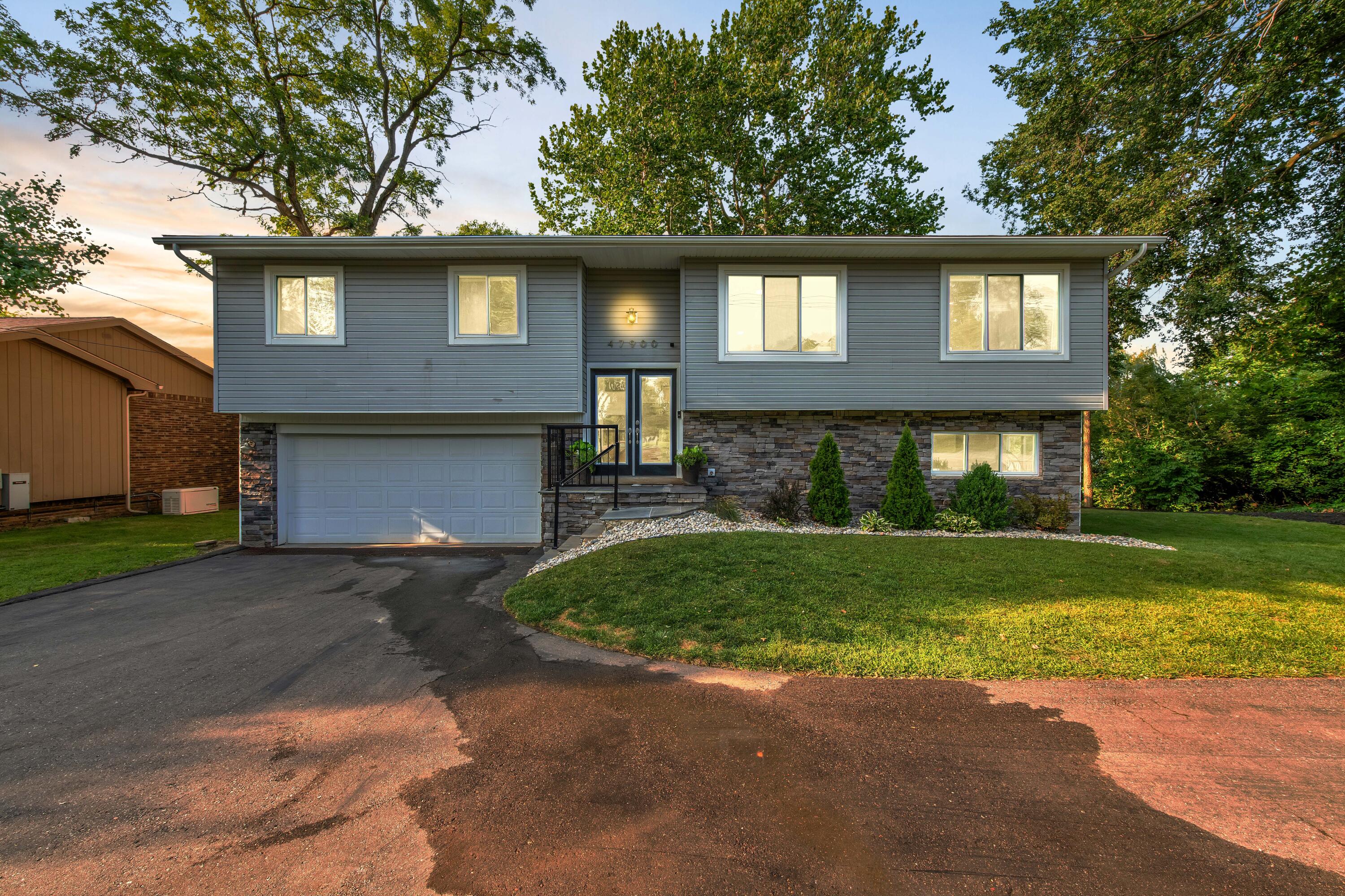 View Van Buren Twp, MI 48111 house