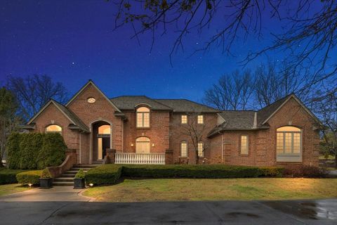 A home in Bloomfield Twp