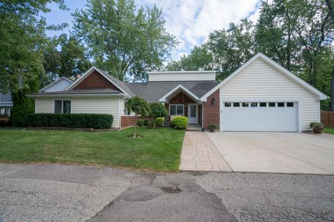 A home in West Bloomfield Twp