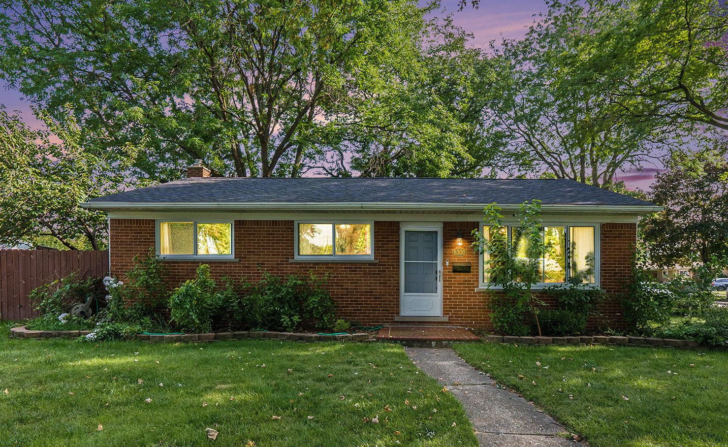 View Warren, MI 48093 house