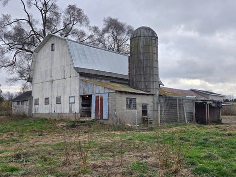 A home in Paw Paw Twp