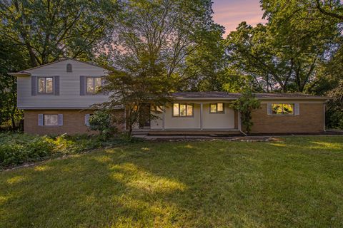 A home in Bloomfield Twp