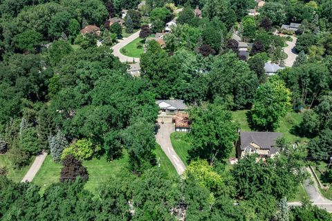 A home in Bloomfield Twp