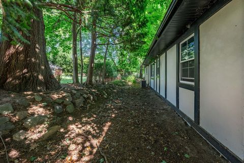 A home in Bloomfield Twp