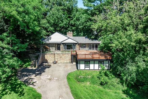 A home in Bloomfield Twp